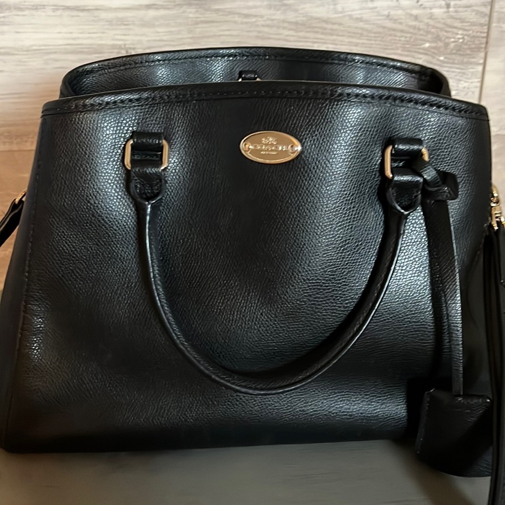 Black leather coach purse can wear cross body or remove long strap
